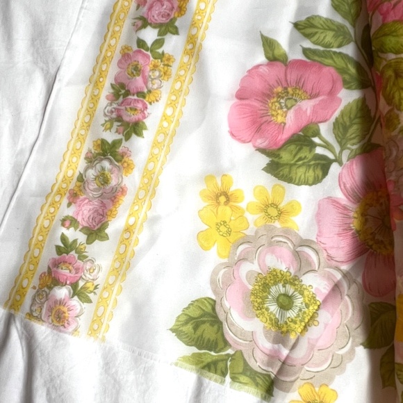 Sheer Fabric Large Flowers Floral Pink Yellow 1 1/2 Yds x 44" Lightweight - Picture 6 of 6